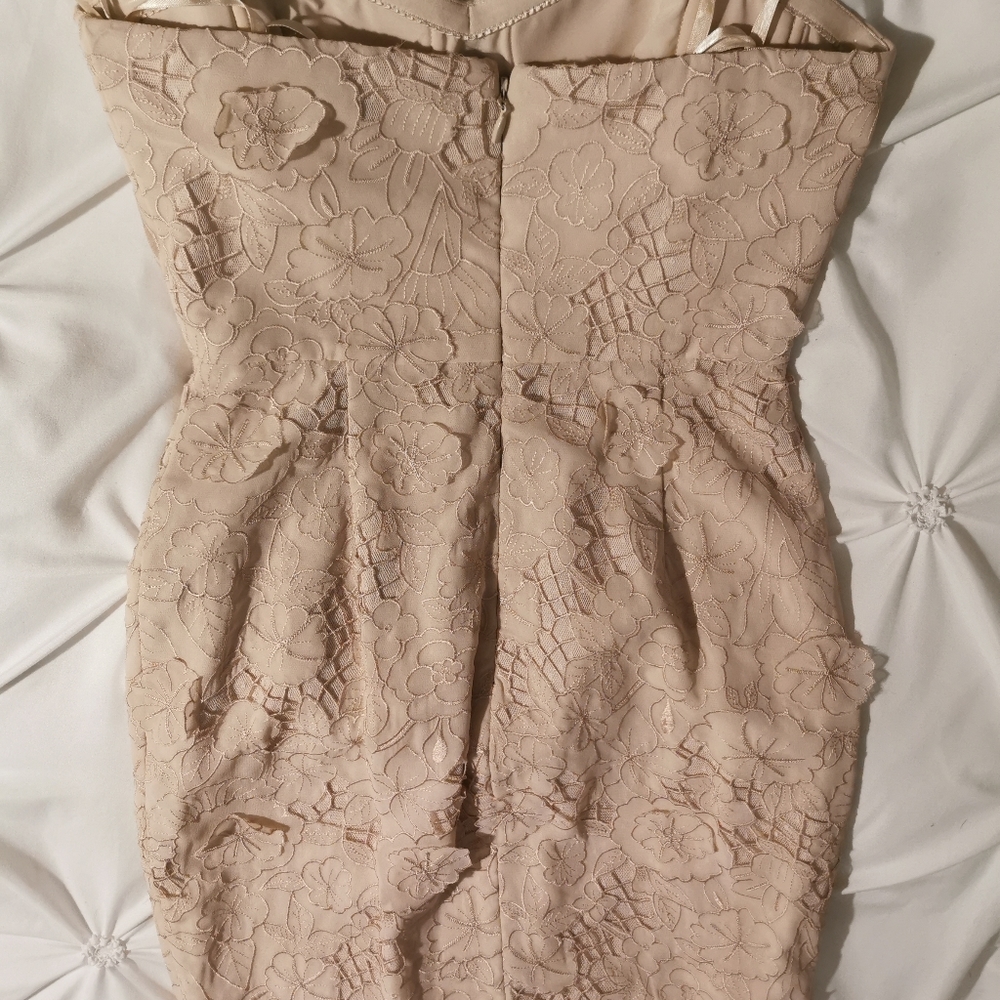 BCBG MaxAzria - Picture 5 of 6
